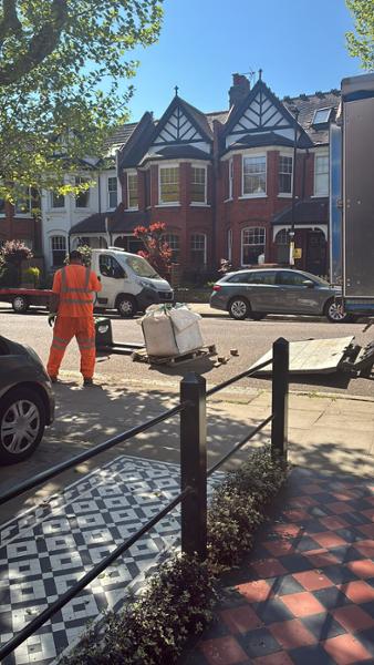 Appalling service – Left an 800kg bag blocking my neighbour's driveway