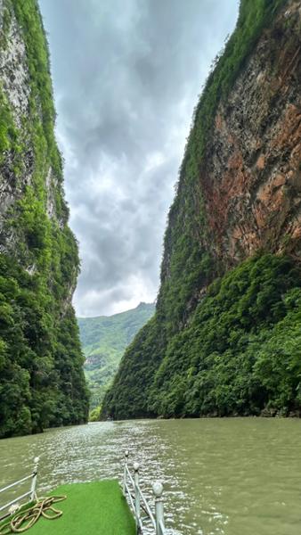 5887-Vietnam Mountain Discovery