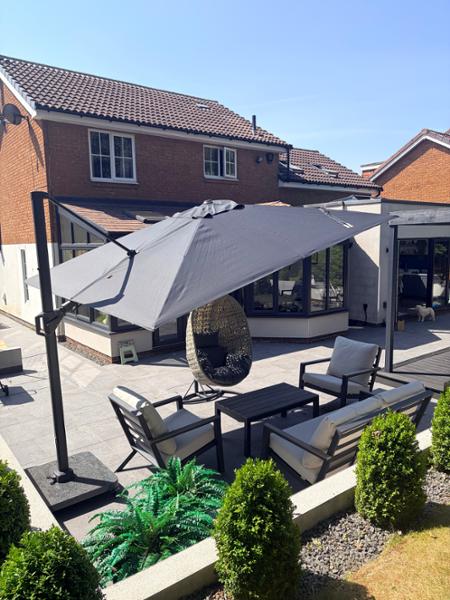 Challenger 2.6 x 3.5 faded black parasol & cover