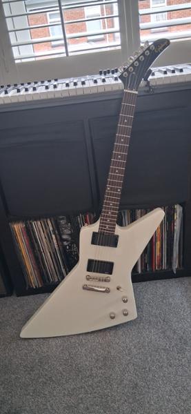 Epiphone Inspired by Gibson Explorer ‘80s EMG Electric Guitar in Classic White
