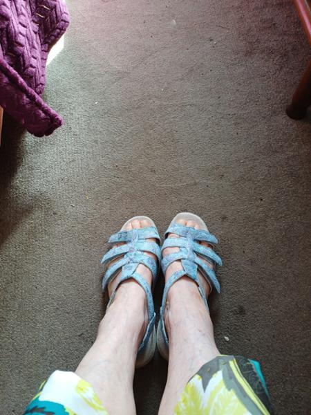 Please with sandals