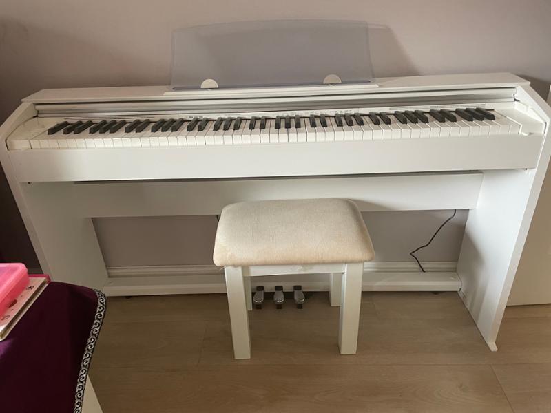 Casio Privia PX-770WE Small Home Digital Piano in Satin White