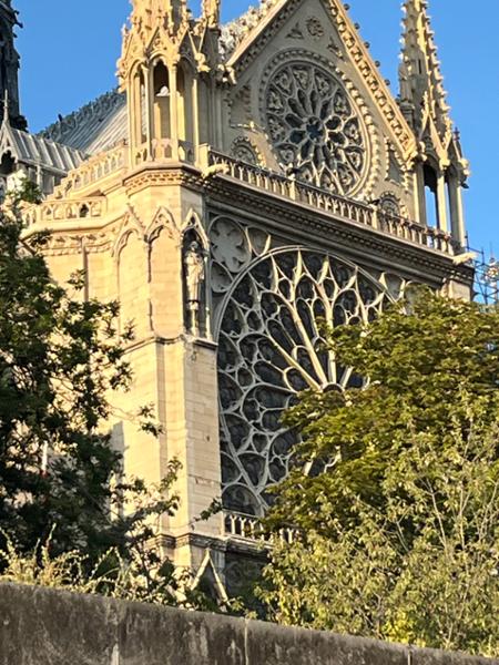 London and Paris Explorer