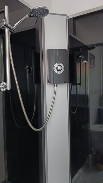 Electric Shower - Aspirante 9.5kW Black Gloss Shower