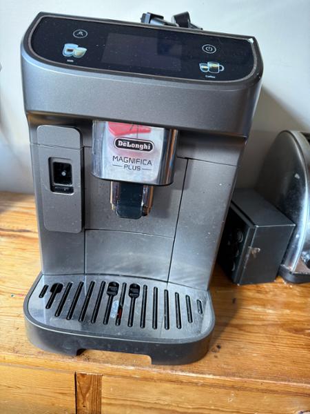 Magnifica Plus Bean to Cup Coffee Machine - Black