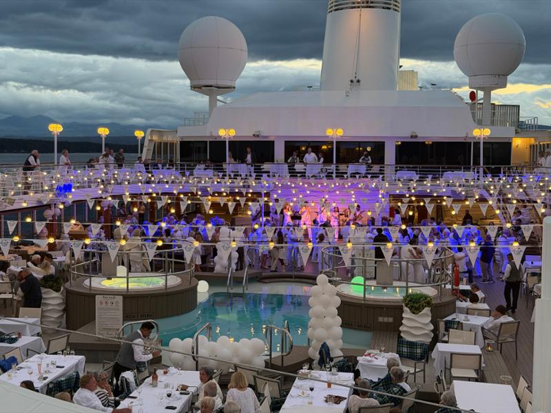 5648-Amazing Azamara Alaska