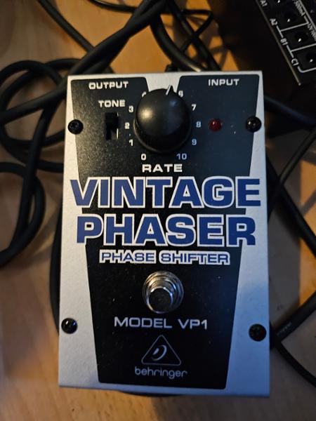 Behringer VP1 Vintage Phaser Pedal