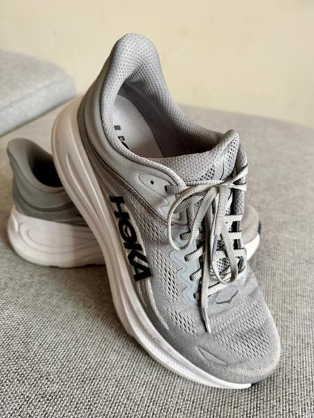 RunDNA Hoka Bondi 9s, size 2E, for style, comfort and pain relief are a win