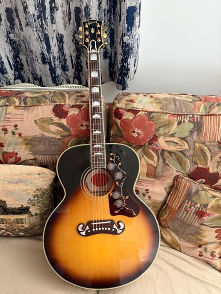 Gibson Premium Gig Bag for SJ-200 Acoustic Guitars in Black