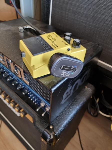 Xvive A58 - 5.8 GHz True Diversity Wireless Guitar System in Black