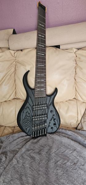 Sire Marcus Miller M6 Headless 6-String Bass Guitar in Black Satin