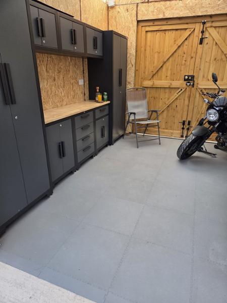 Cabinets, bench and drawers to finnish the garage