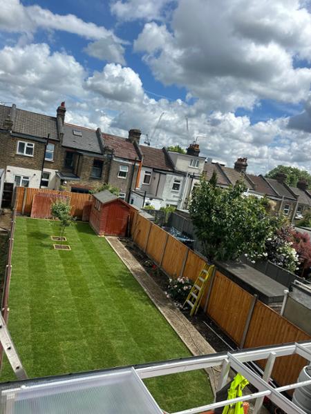 Lawn Turf from £2.59 per 1m2 - Garden Turf - Fresh Lawn Turf Rolls - Buy 10 - 1700+ Online