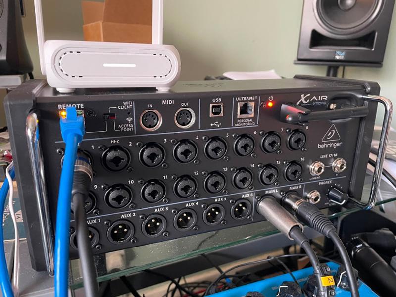 Behringer X-AIR XR18 18-Channel 12-Bus Digital Mixer for iPad / Android Tablets