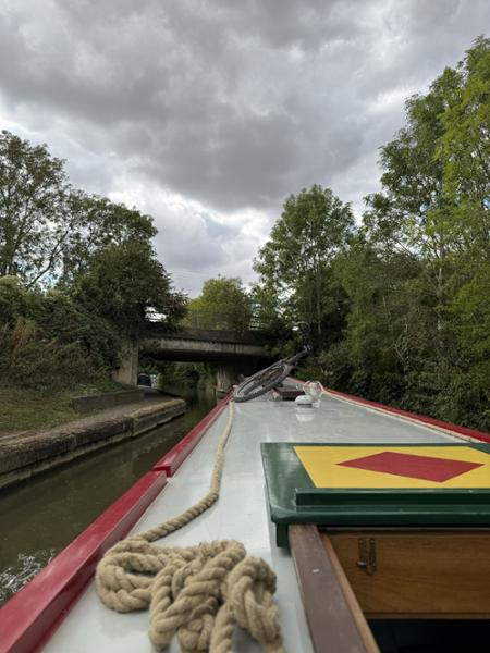 A lovely "Narrow Escape" on the Grand Union Canal !
