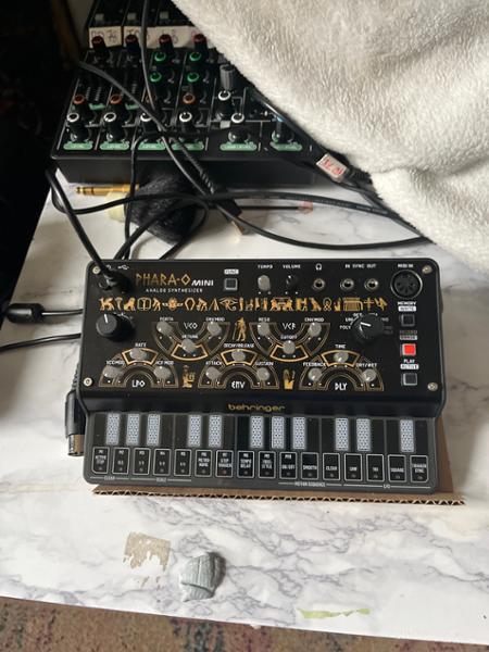 Behringer Phara-O Analogue Poly Synthesizer