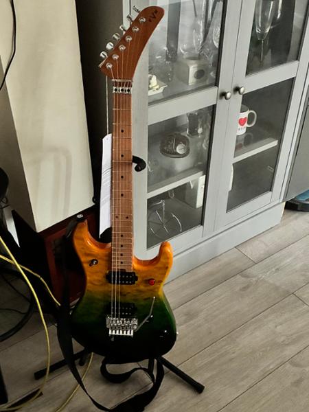 EVH 5150 Series Deluxe QM Electric Guitar in Limeade Zest