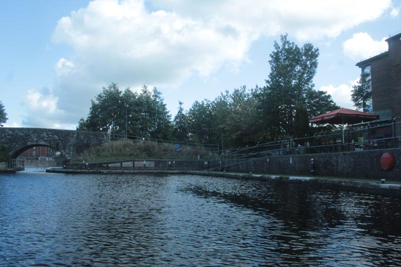 Peaceful and relaxing cruise in the Brecon canal