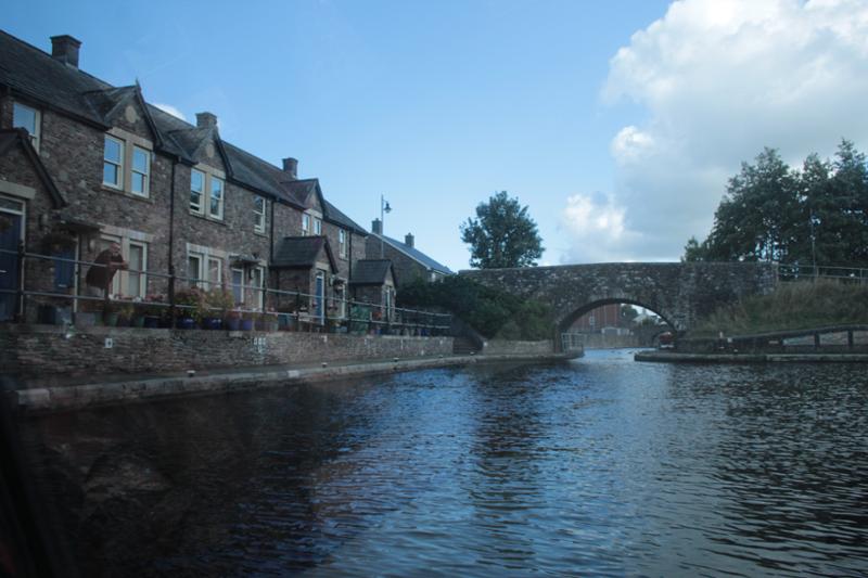 Peaceful and relaxing cruise in the Brecon canal
