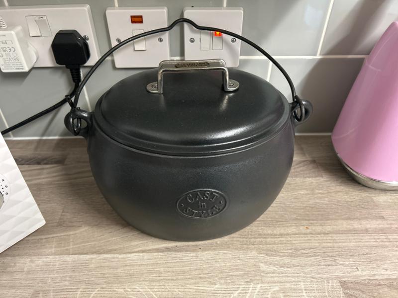 Cast iron pot