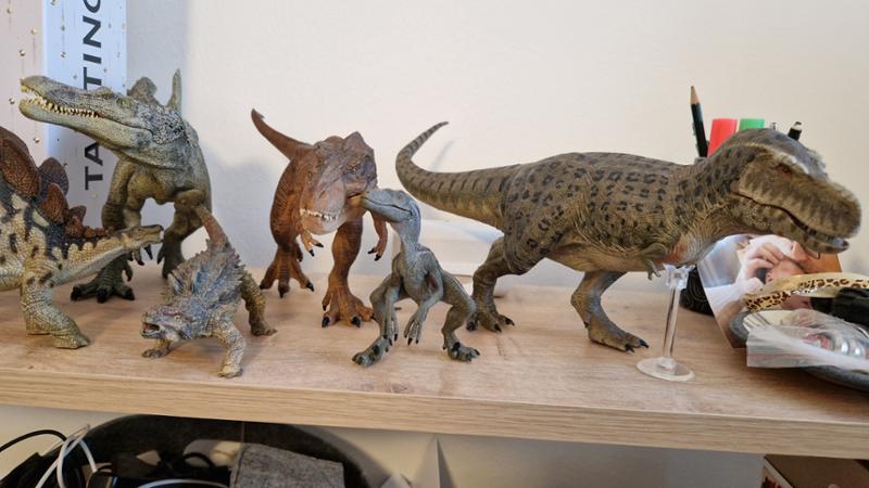 Great T-Rex Rebor Kiss island model