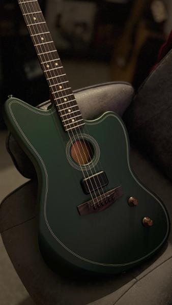 Fender FSR Acoustasonic Standard Jazzmaster in British Racing Green