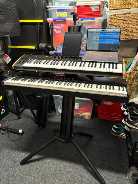 K&M 18860 Spider Pro 2-tier Keyboard Stand In Black