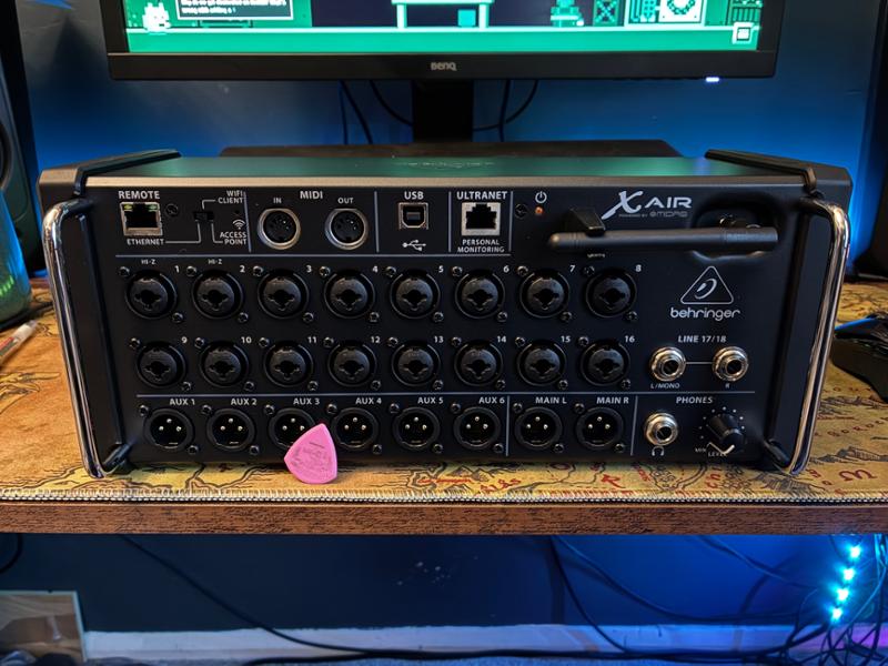Behringer X-AIR XR18 18-Channel 12-Bus Digital Mixer for iPad / Android Tablets