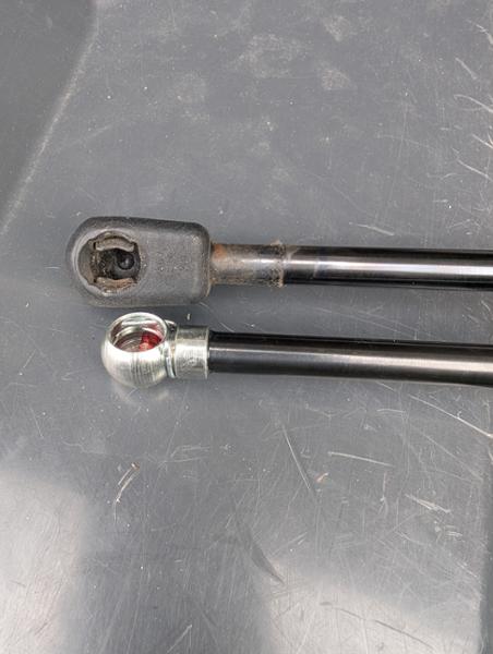 Replacement struts for Alfa Romeo 916 GTV