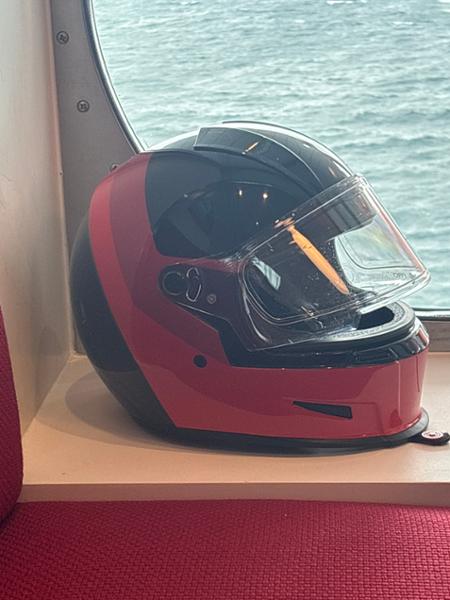 Stylish but Poor Helmet