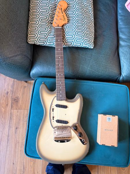 Squier Limited Edition Classic Vibe '60s Mustang in Antigua