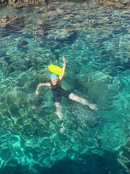 Swimming on his best🐬