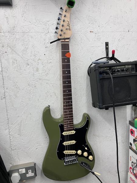 B Stock : Eastcoast ST1 Electric Guitar In Drab Olive Green With Rosewood Fretboard - 005