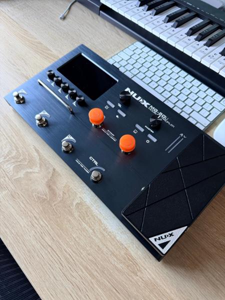 Nux MG-50Li Guitar & Bass Multi-FX Processor and Profiler with Built in Rechargeable Battery