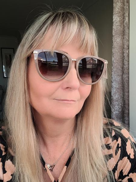 Sardinia Round Cat-Eye Sunglasses in Mink