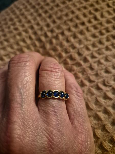 Size L to M 1.46cts Pailin Blue Sapphire 9K Gold Tomas Rae Ring